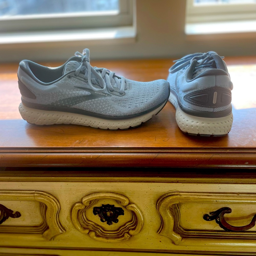 Brooks Glycerin Gym Shoes. Size U.S. womens  7.5